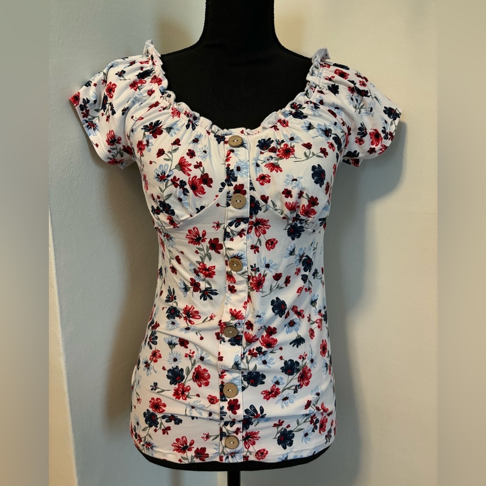 No Boundaries- Size M- Stretchy Red,White and Blue Top- With Buttons-L-No Flaws
